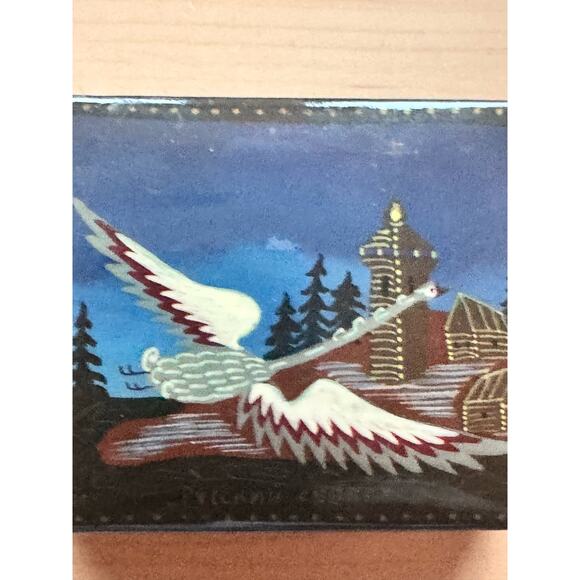 Russian Lacquered Black Trinket Box Artist Signed Crane Loon Bird Flying Forest - Picture 14 of 16
